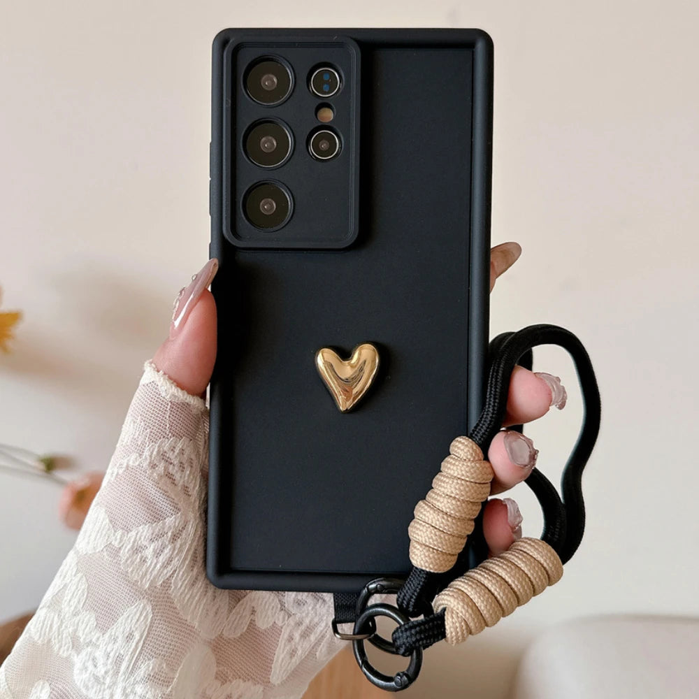 3D Gold Heart Wrist Strap Phone Case for Samsung Galaxy S25, TPU Protective Cover with Anti-Slip and Scratch-Resistant Design
