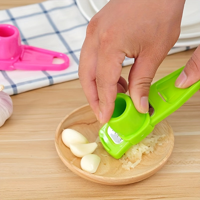 1pc Mini Garlic Grinder Creative Garlic Press Kitchen Garlic Mash Manual Garlic Mashing Green Kitchen Gadgets Outdoor picnic and barbecue tools