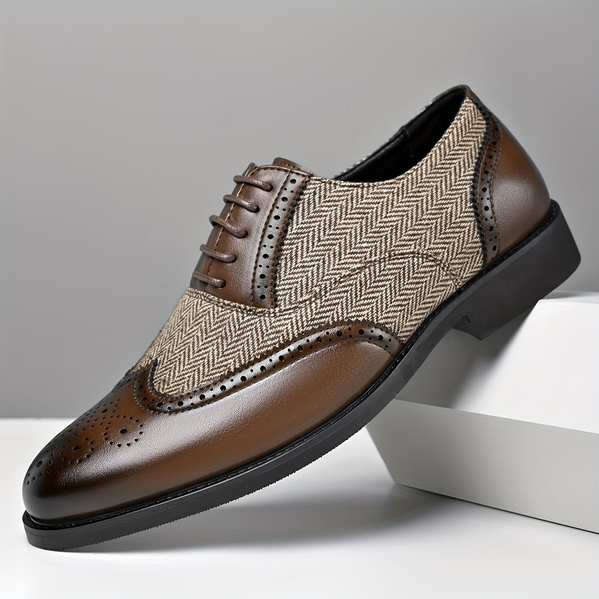 New Men's Casual Business Shoes, Brogue Dress Shoes, Lace-up Casual Men's Shoes, Suit Groomsmen Wedding Shoes, Loafers, Carved Trendy Low-Top Shoes