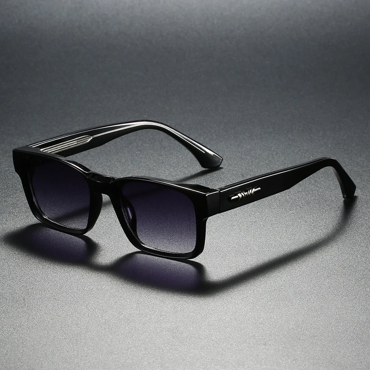 Square Polarized Sunglasses for Men and Women with Metal Core Frame, UV400 Protection, Unisex Fashion Eyewear for Travel, Driving, and Outdoor Activities