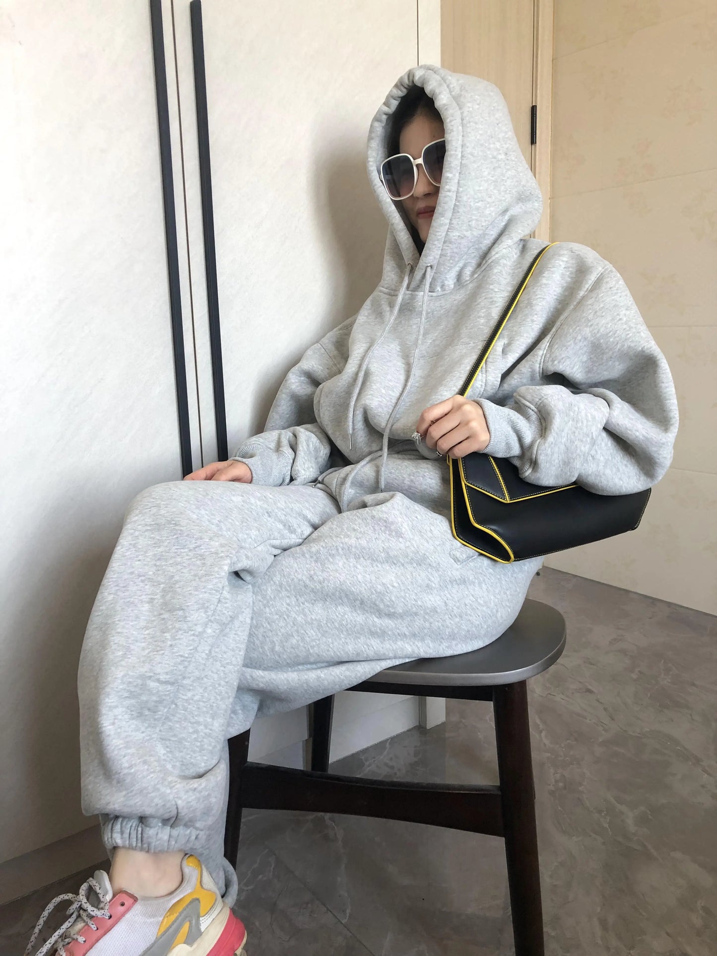 Women’s Fleece Hoodie and Jogger Pants 2-Piece Tracksuit Set, Warm Solid Color Sweat Suit for Fall and Winter Casual Sports Outfit