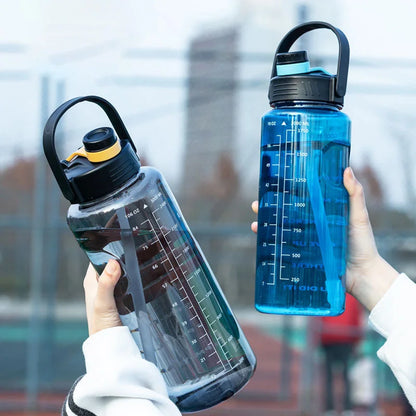 LUSQI Sports Water Bottle – Large Capacity Plastic Leak-Proof Bottle with Straw and Time Marker for Home and Outdoor Sports