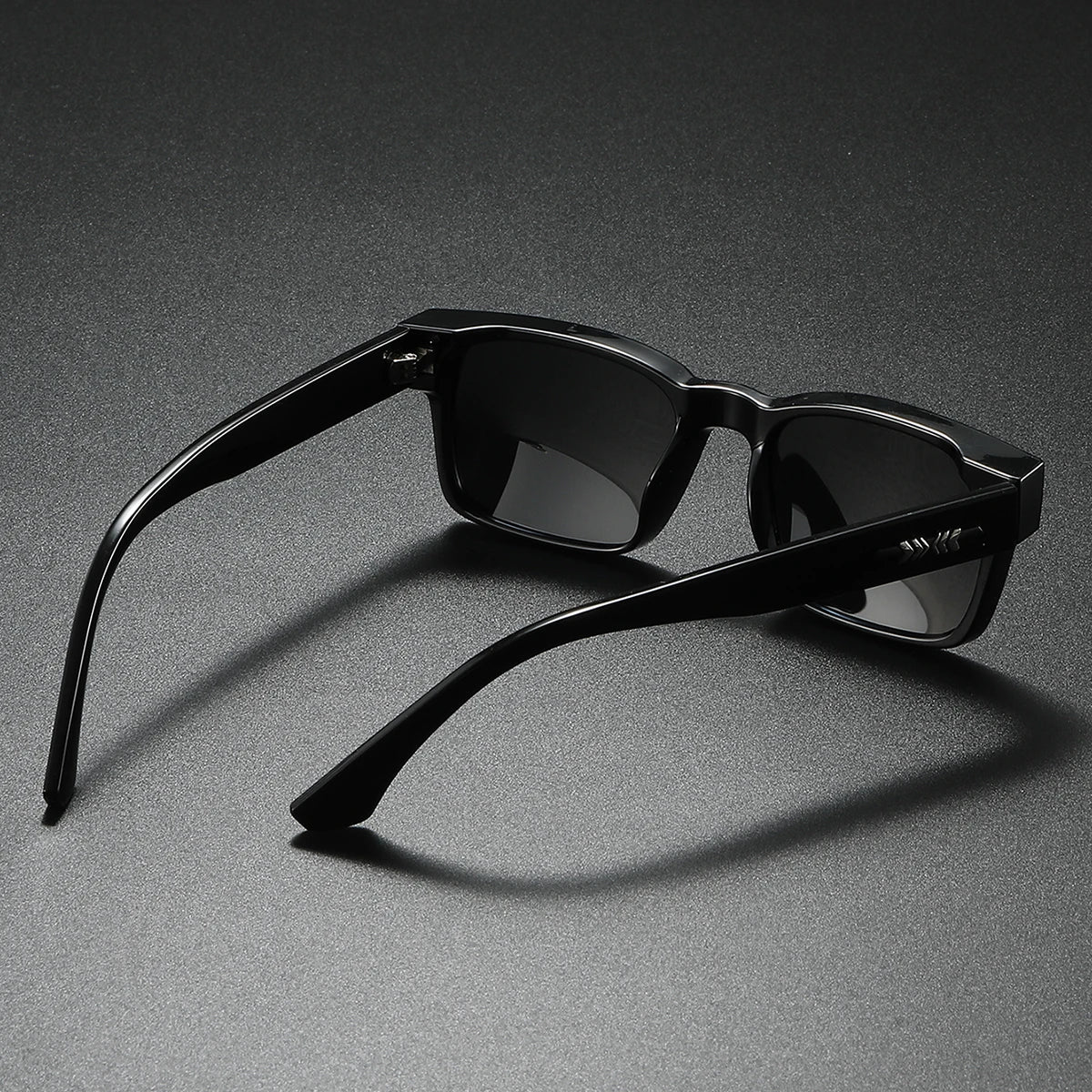 Square Polarized Sunglasses for Men and Women with Metal Core Frame, UV400 Protection, Unisex Fashion Eyewear for Travel, Driving, and Outdoor Activities
