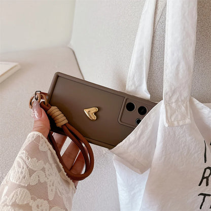 3D Gold Heart Wrist Strap Phone Case for Samsung Galaxy S25, TPU Protective Cover with Anti-Slip and Scratch-Resistant Design