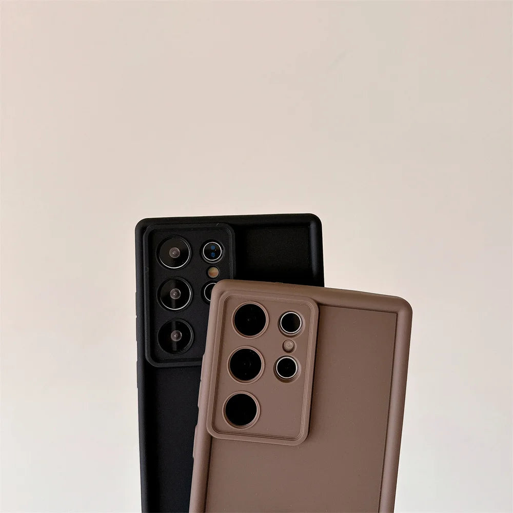 3D Gold Heart Wrist Strap Phone Case for Samsung Galaxy S25, TPU Protective Cover with Anti-Slip and Scratch-Resistant Design