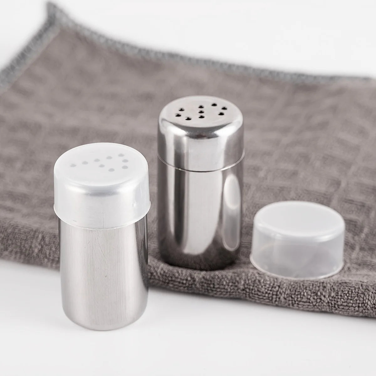 Food-Grade Stainless Steel Spice Jar – Mini Portable Salt and Pepper Shaker Leak-Proof for Camping and Picnic