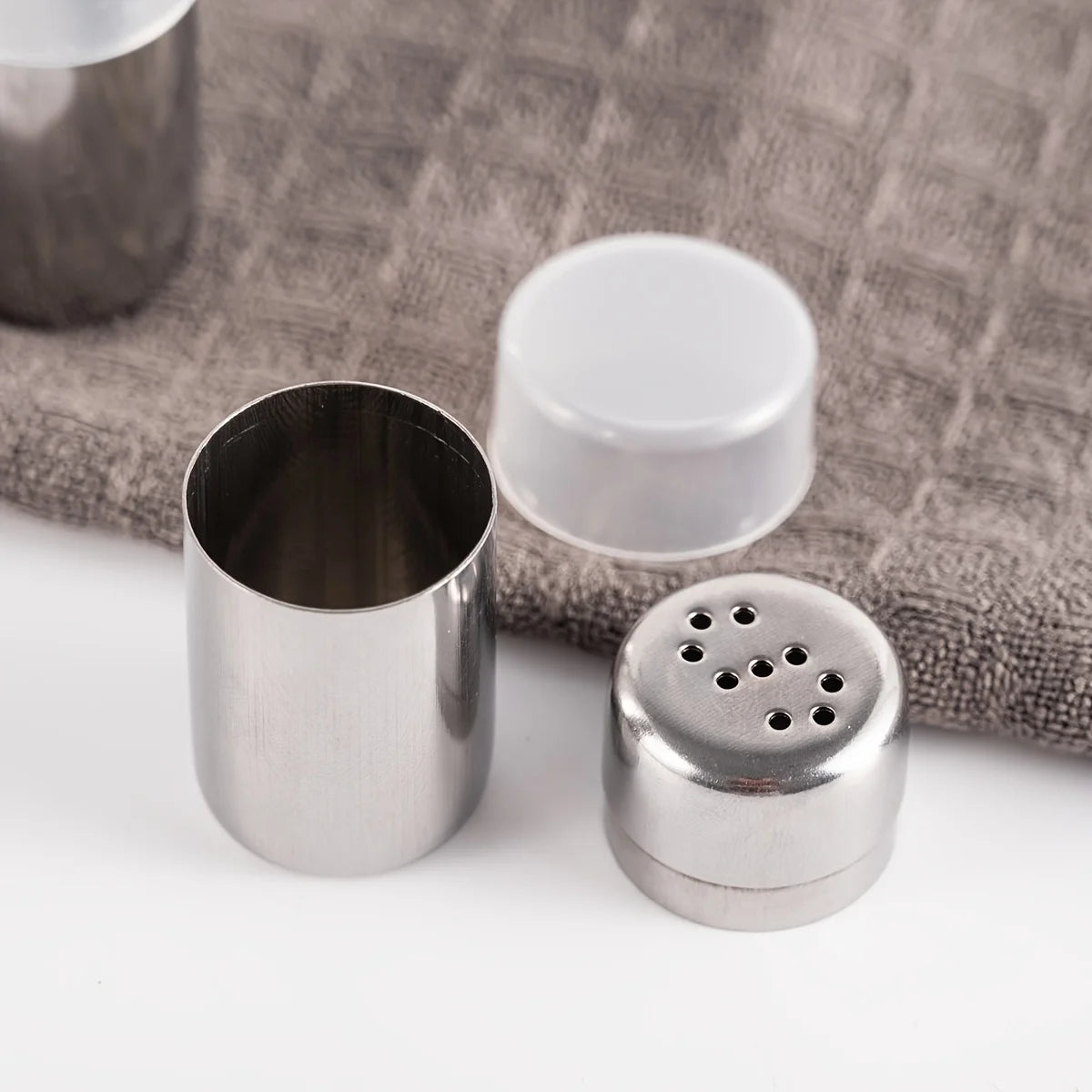 Food-Grade Stainless Steel Spice Jar – Mini Portable Salt and Pepper Shaker Leak-Proof for Camping and Picnic