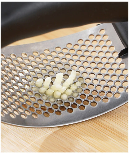 Stainless Steel Garlic Press Crusher – Manual Garlic Mincer & Chopping Tool for Kitchen