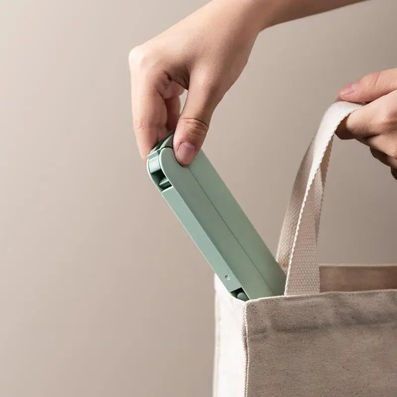 Travel Foldable Clothes Hanger – Portable Wardrobe Drying Rack for Outdoor Travel & Home Use