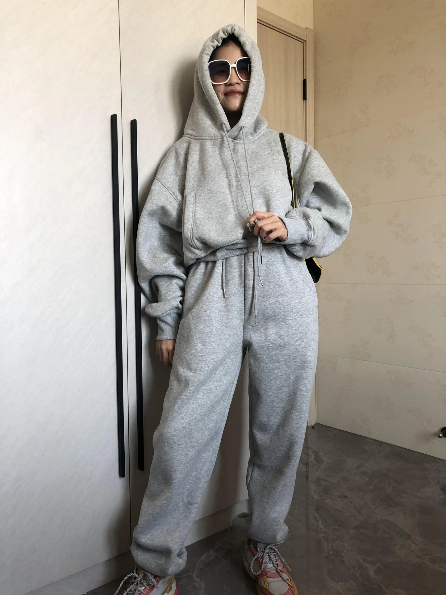 Women’s Fleece Hoodie and Jogger Pants 2-Piece Tracksuit Set, Warm Solid Color Sweat Suit for Fall and Winter Casual Sports Outfit