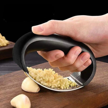 Stainless Steel Garlic Press Crusher – Manual Garlic Mincer & Chopping Tool for Kitchen
